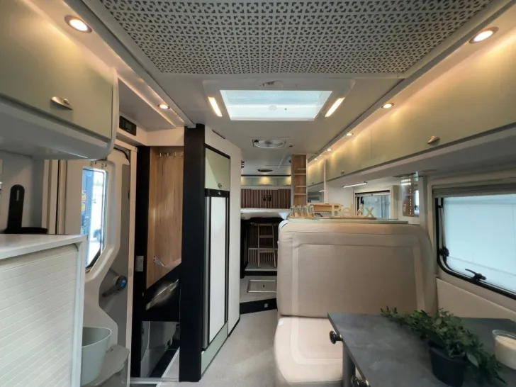 Fahrzeugbild Knaus Sky TI 700 MEG/Automatik/Einzelbetten/Garage #11