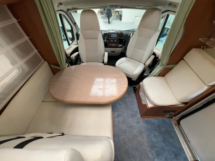 Fahrzeugbild Carado T 448 / 1.HAND / Queensbett / Garage / Klima #7