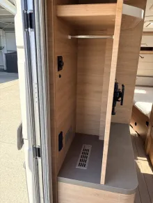 Fahrzeugbild Knaus Südwind 500 PF 60 Years Bugküche #15