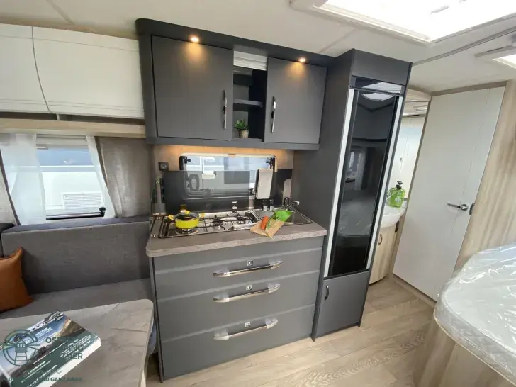 Fahrzeugbild Hobby De Luxe 460 UFe #8