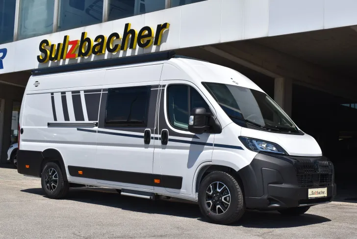 Fahrzeugbild Carado CV 640 Längsbetten, Markise, Alu #1