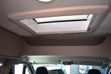 Fahrzeugbild Carado CV 640 Längsbetten, Markise, Alu #11