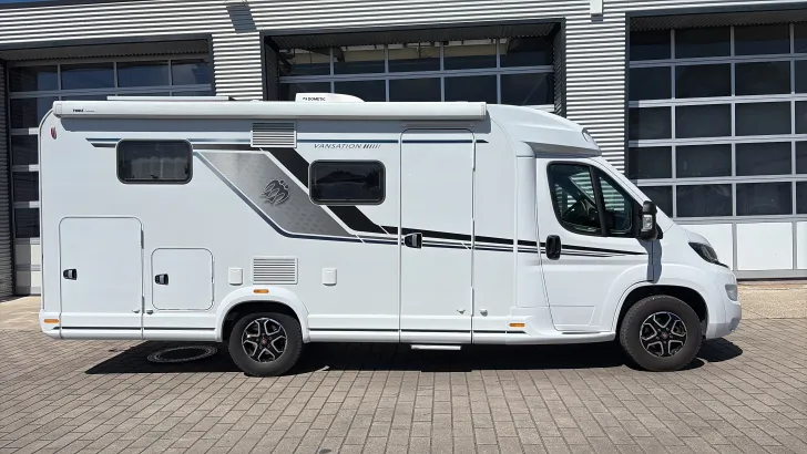 Seitlich Knaus Van TI 650 MEG VANSATION sehr gepflegt