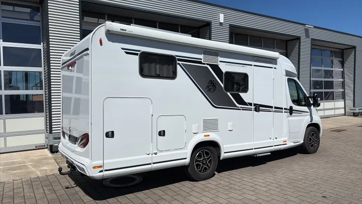 Schräg Hinten Knaus Van TI 650 MEG VANSATION sehr gepflegt