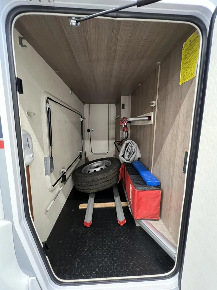 Fahrzeugbild Challenger Teilintegriert Graphite Edition 290 (538) #29