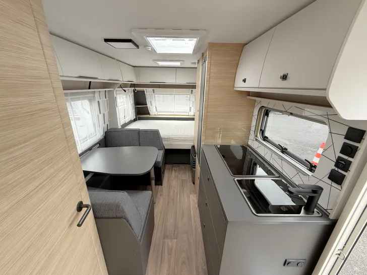 Fahrzeugbild Fendt Apero 495 SKM 2.000 kg Truma-Klimaanlage #12