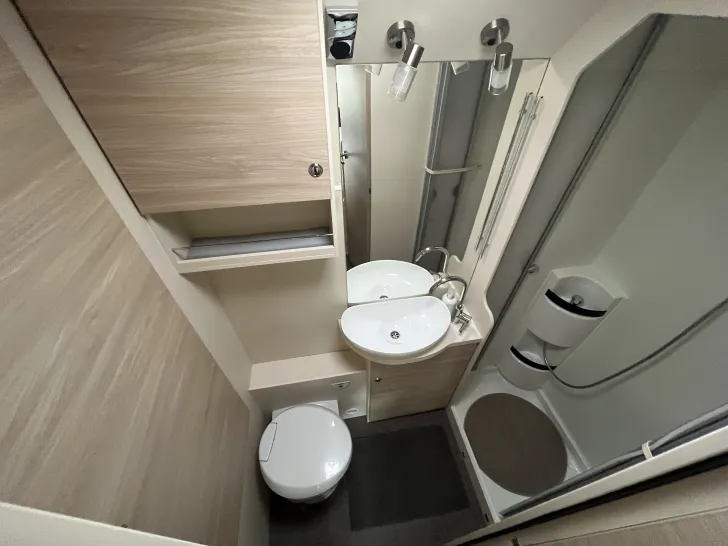 Fahrzeugbild Eura Mobil Activa One 550 MS Autark, Winterfest, wenig km #9