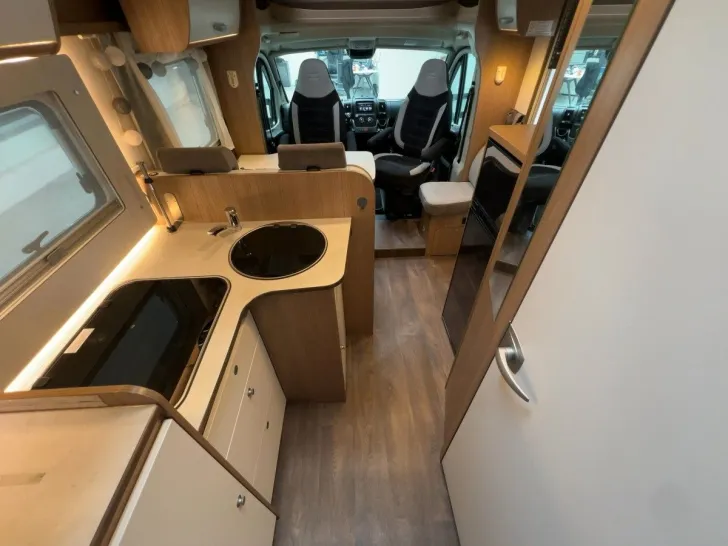 Fahrzeugbild Carado T 338 Clever+Edition/Einzelbetten+Hubbett/Garage #9