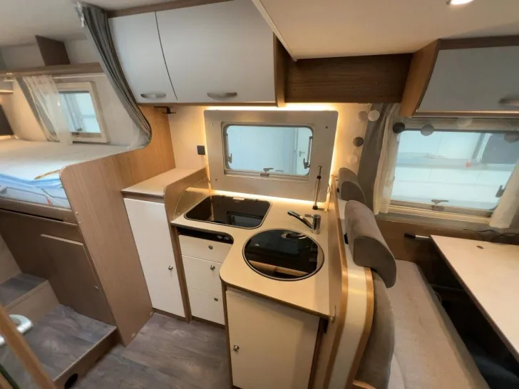 Fahrzeugbild Carado T 338 Clever+Edition/Einzelbetten+Hubbett/Garage #14