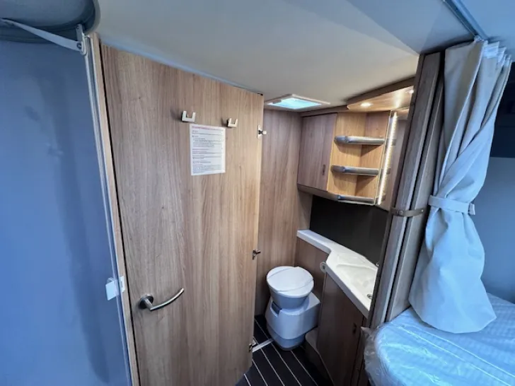 Fahrzeugbild Knaus Sky TI 700 MEG Platinum Selection Panoramadach, 90Ltr Dieseltank #14