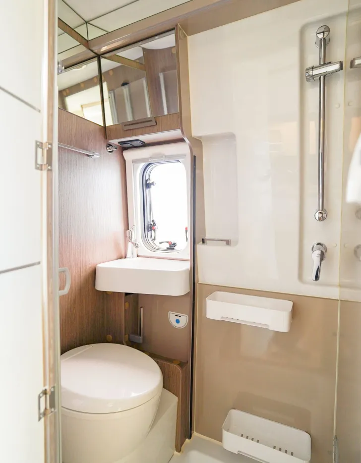 Fahrzeugbild Chausson Road Line V594 VIP *GUTER GEBRAUCHTER* #12