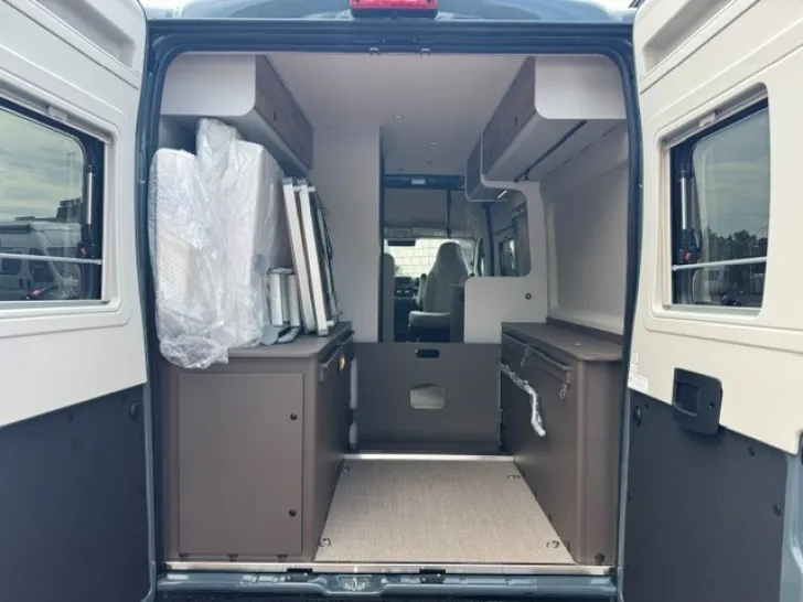 Fahrzeugbild Bürstner B66 600 C Mit Aufstelldach #7