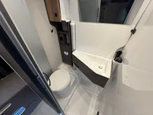 Fahrzeugbild Bürstner B66 600 C Mit Aufstelldach #11