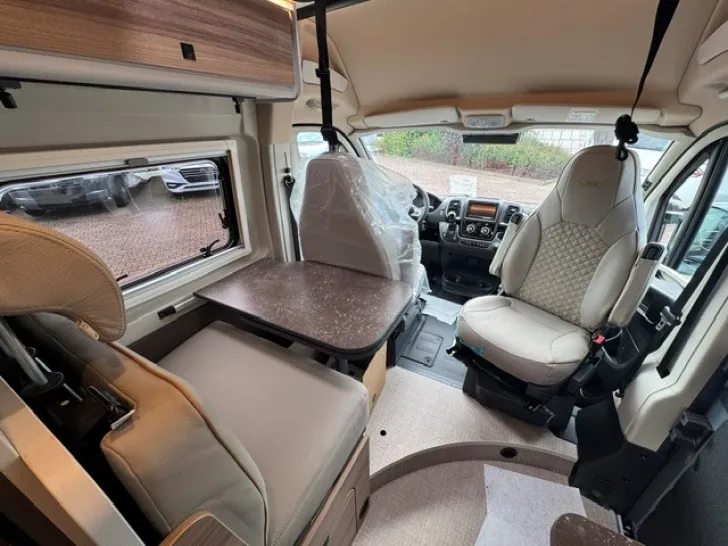 Fahrzeugbild Bürstner B66 600 C Mit Aufstelldach #14