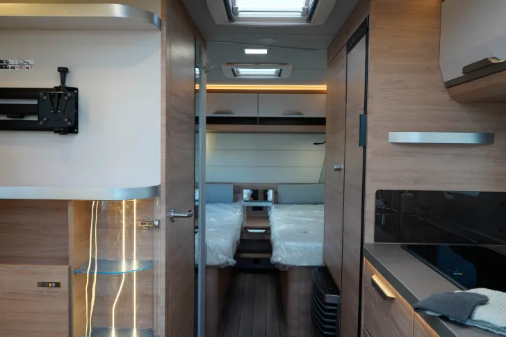 Fahrzeugbild Knaus Südwind 540 UE Black Selection | Markise #8