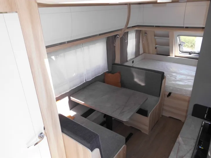 Fahrzeugbild Hobby De Luxe 490 KMF #8