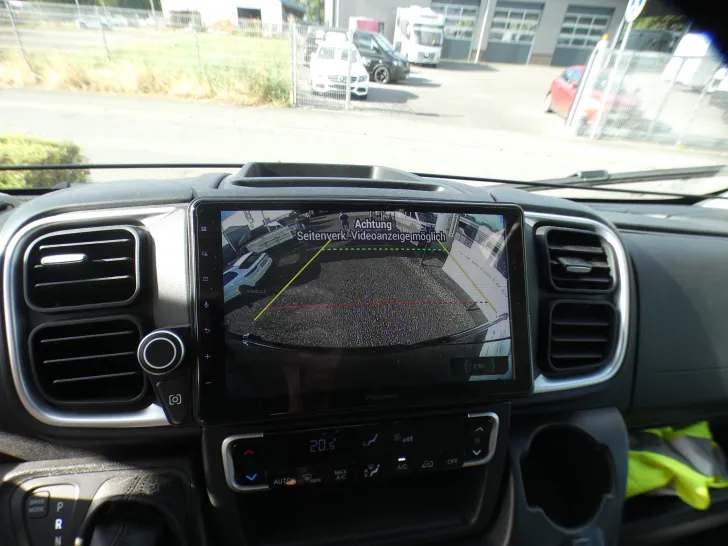 Fahrzeugbild Malibu Van First Class - Two Rooms 640 LE RB charming GT skyview #9