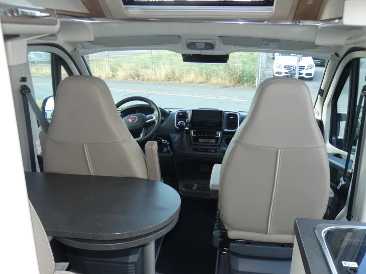 Fahrzeugbild Malibu Van First Class - Two Rooms 640 LE RB charming GT skyview #16