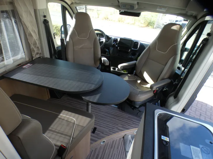 Fahrzeugbild Malibu Van First Class - Two Rooms 640 LE RB charming GT skyview #18