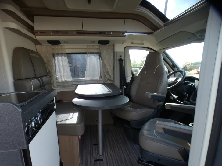 Fahrzeugbild Malibu Van First Class - Two Rooms 640 LE RB charming GT skyview #20