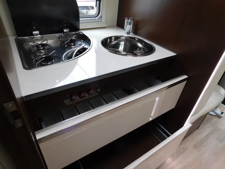 Fahrzeugbild Ahorn Camp Alaska TD Automatik, Hubbett, Luftfeder, TV+SAT #16