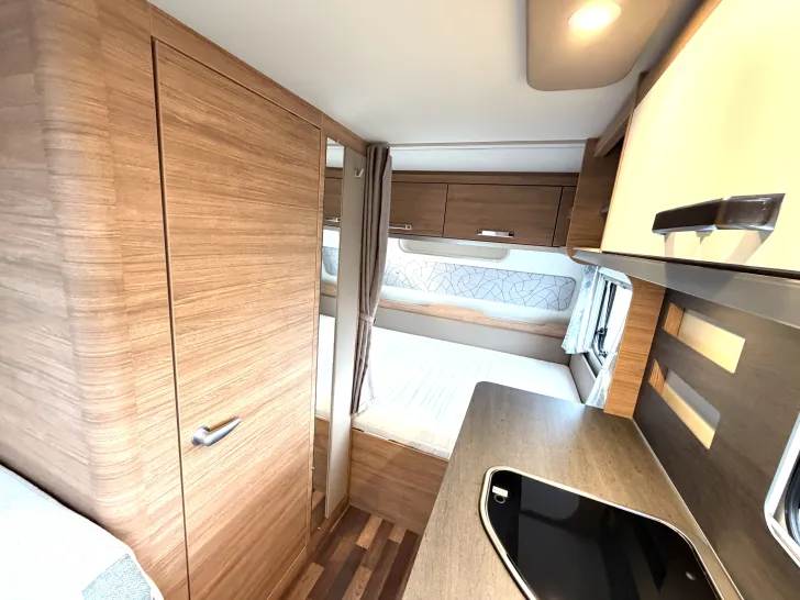 Fahrzeugbild Weinsberg CaraOne 420 QD Markise Fußbodenerwärmung #14