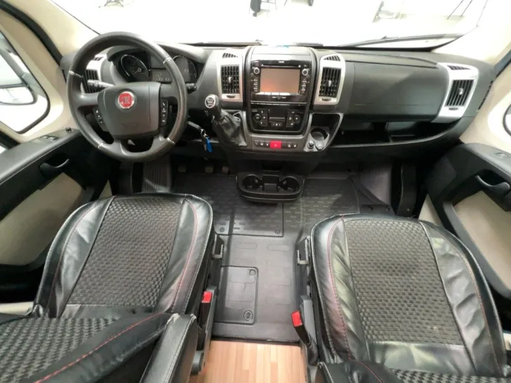 Fahrzeugbild LMC Cruiser T 722 Blackline/1.Hand/Queensbett/Klima #6