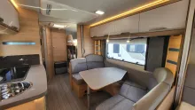 Sitzgruppe Knaus Südwind 580 QS Black Selection 3 Etagenbett mit Garagentür