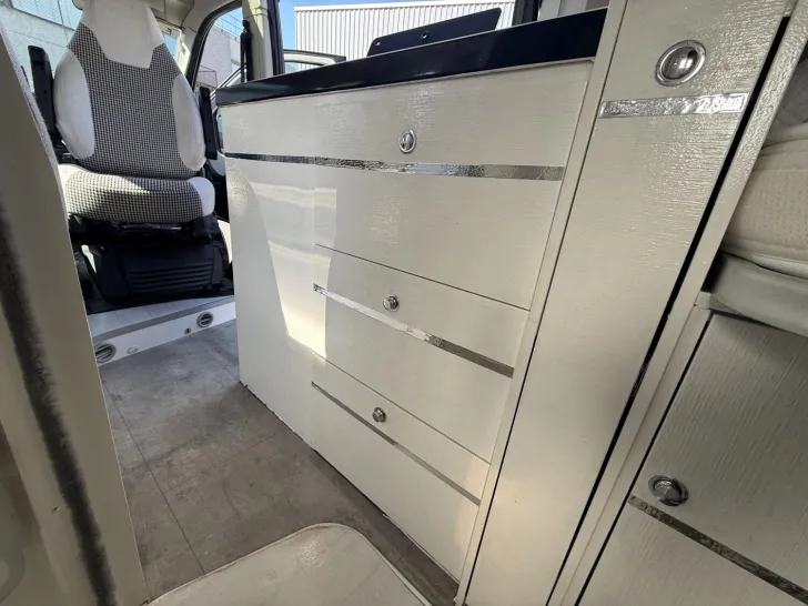 Fahrzeugbild Karmann Mobil Davis 600 1.Hd - Dachklima - AHK - nur 34900km #11