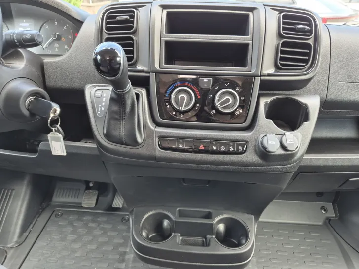 Fahrzeugbild Carado V347 *Bettenumbau Heck/Sitzgr.*Automatik* #13