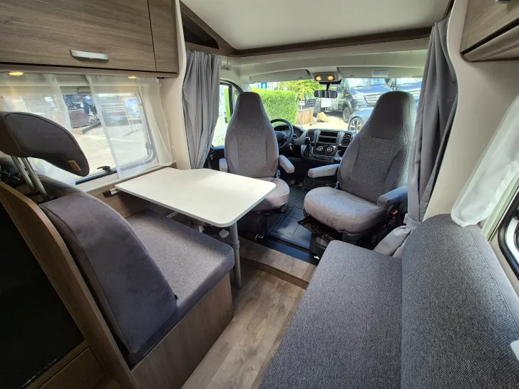 Fahrzeugbild Carado V347 *Bettenumbau Heck/Sitzgr.*Automatik* #17