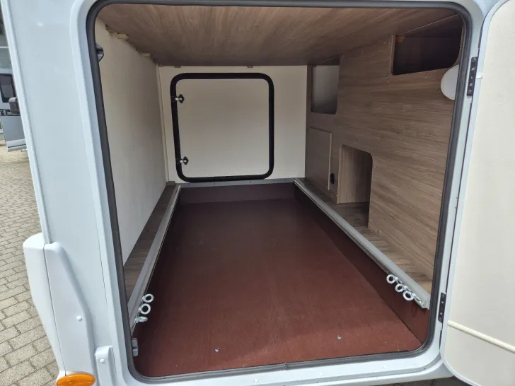 Fahrzeugbild Carado V347 *Bettenumbau Heck/Sitzgr.*Automatik* #36