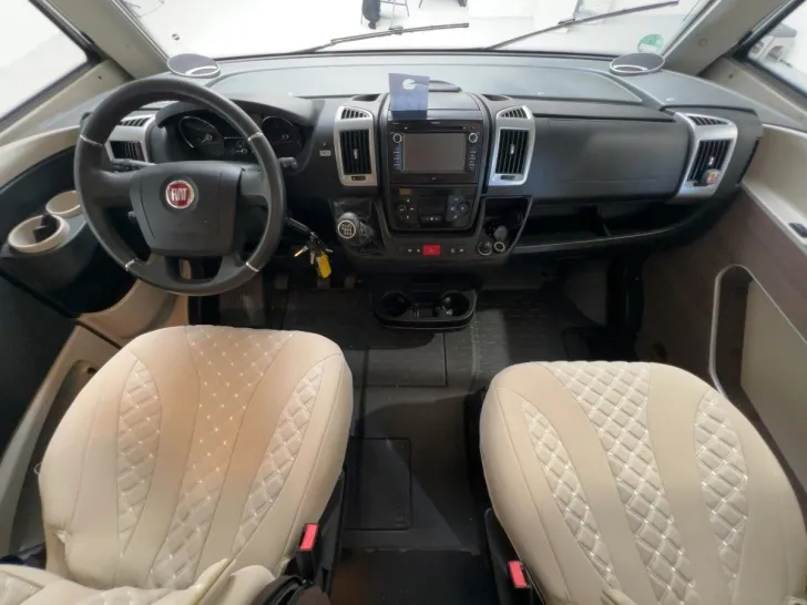 Fahrzeugbild Bürstner Viseo I 690 G /Einzelbetten+Hubbett/Garage/Solar #7
