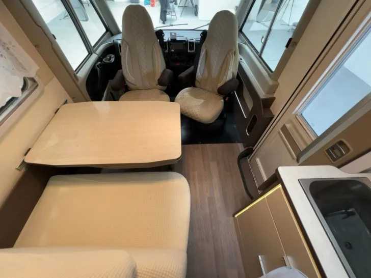 Fahrzeugbild Bürstner Viseo I 690 G /Einzelbetten+Hubbett/Garage/Solar #8