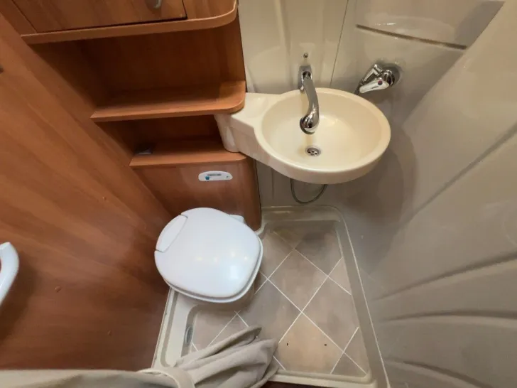 Fahrzeugbild Hymer Compact 404/Festbett/Klima/Markise/Euro5/AHK #14