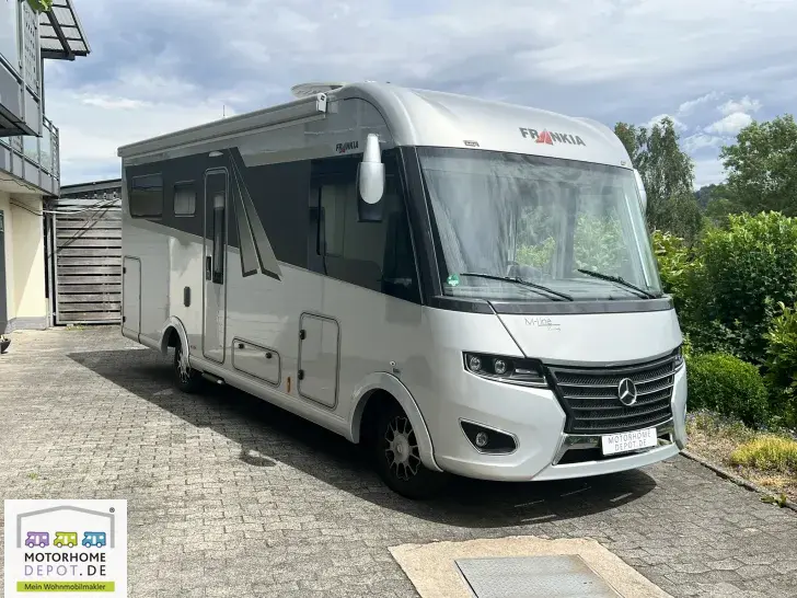 Fahrzeugbild Frankia M-Line I 7400 PLUS 5,5 to Luftf Hubst 4 Sitzpl #1