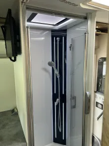 Fahrzeugbild Frankia M-Line I 7400 PLUS 5,5 to Luftf Hubst 4 Sitzpl #10