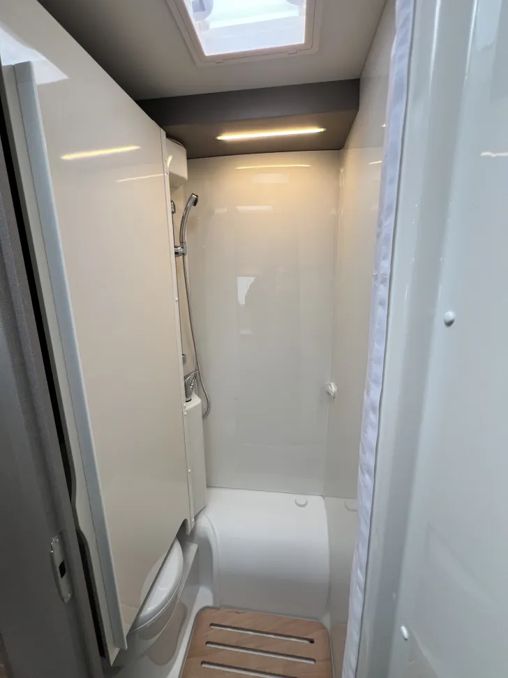 Fahrzeugbild Etrusco T-Modell Base 6.9 SB Kamera | Markise | Hubbett #14