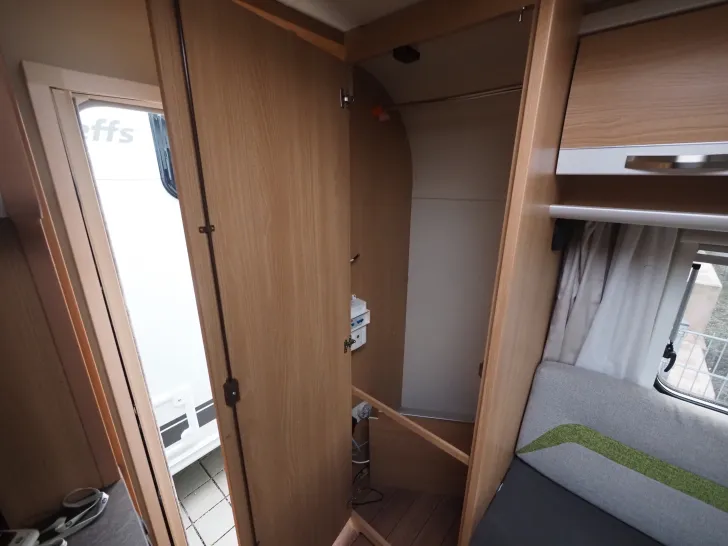Fahrzeugbild Knaus Südwind 420 QD, Mover, Radträger, Sackmarkise #11