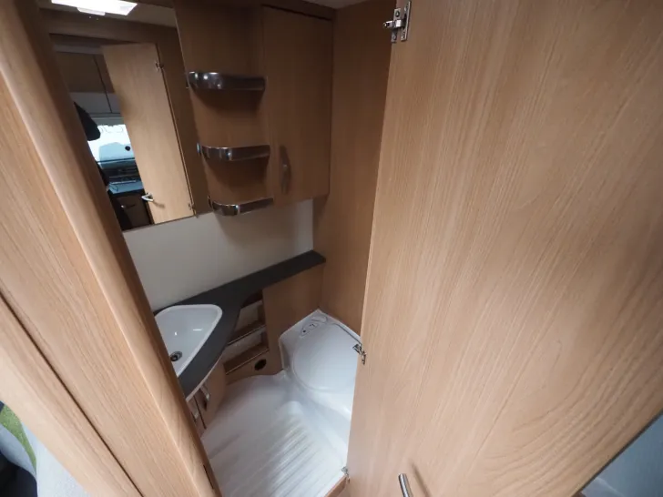 Fahrzeugbild Knaus Südwind 420 QD, Mover, Radträger, Sackmarkise #15