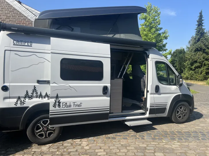Fahrzeugbild Bürstner Campeo C 600 Black Forest #8