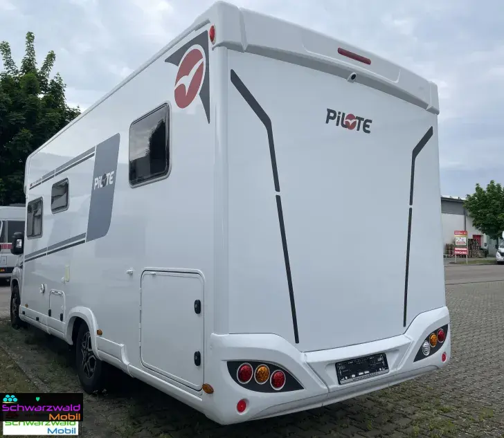 Fahrzeugbild Pilote P746GJ SAT * AHK* SOLAR * ALDE uvm. #2