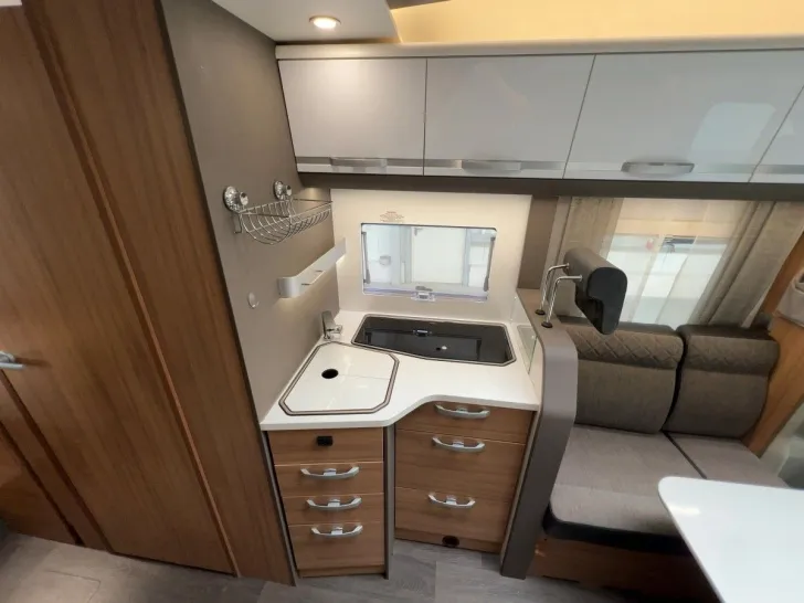 Fahrzeugbild Adria Coral 670 DL Plus/1.HD/Einzelbetten/Klima/Garage #12
