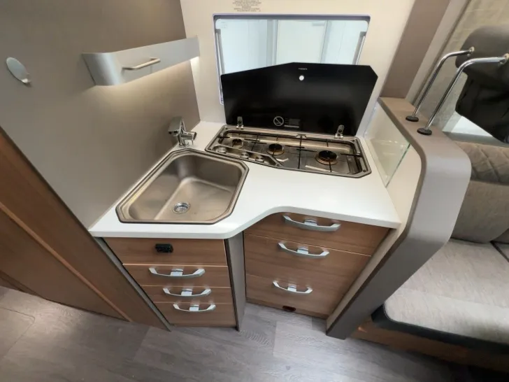 Fahrzeugbild Adria Coral 670 DL Plus/1.HD/Einzelbetten/Klima/Garage #13
