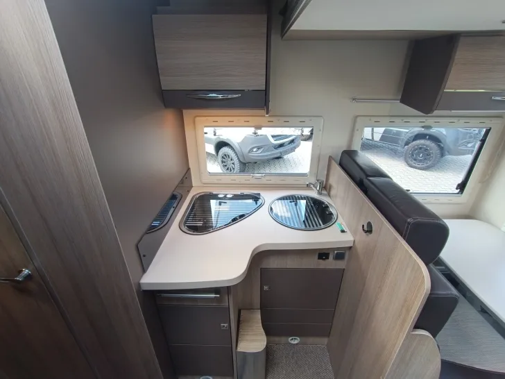 Fahrzeugbild Challenger Genesis 296 155PS,5 Schlafplätze,Stock-&Hubbett #31