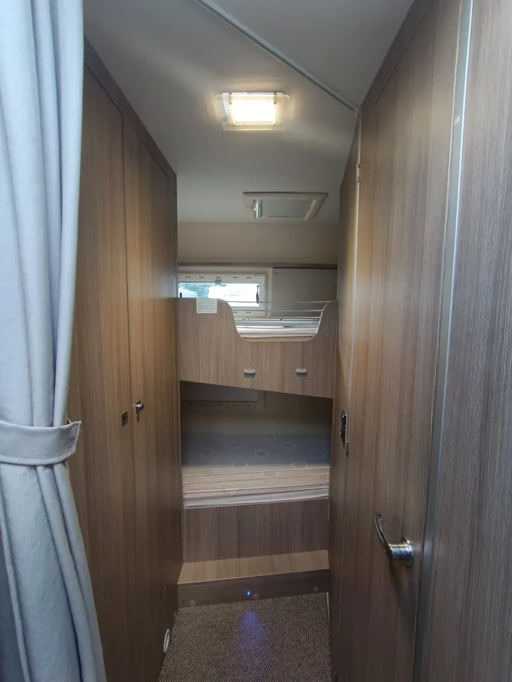 Fahrzeugbild Challenger Genesis 296 155PS,5 Schlafplätze,Stock-&Hubbett #36