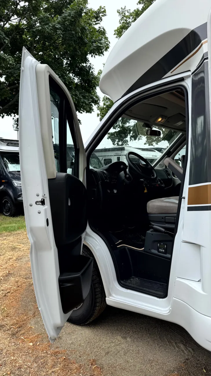 Fahrzeugbild Malibu T 410 DB #35