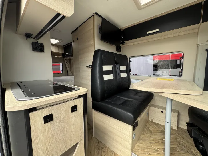 Fahrzeugbild Challenger Van V114 Sport Edition #10
