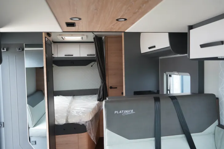 Fahrzeugbild Knaus L!VE WAVE 650 MF Platinum Selection 5 Gurtplätze | Automatik #8