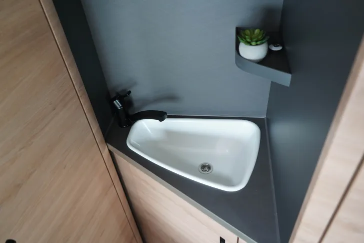 Fahrzeugbild Knaus L!VE WAVE 650 MF Platinum Selection 5 Gurtplätze | Automatik #15